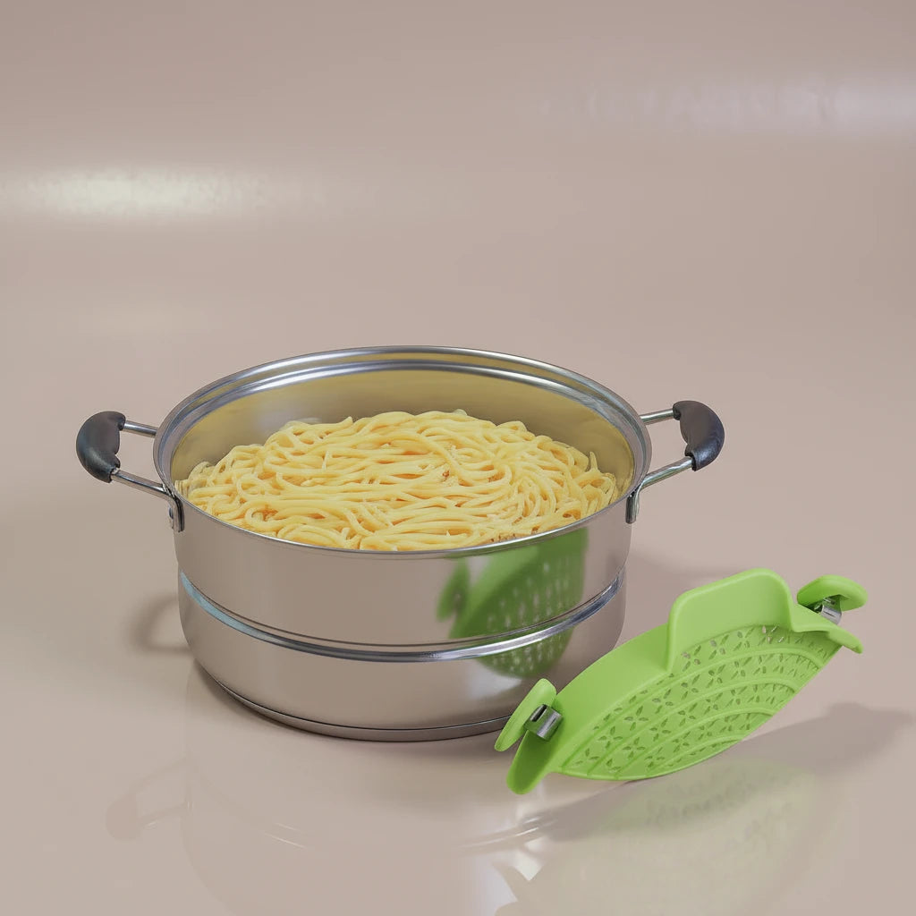 Retrait et rangement facile de la passoire à pâtes verte après usage pour une cuisine organisée