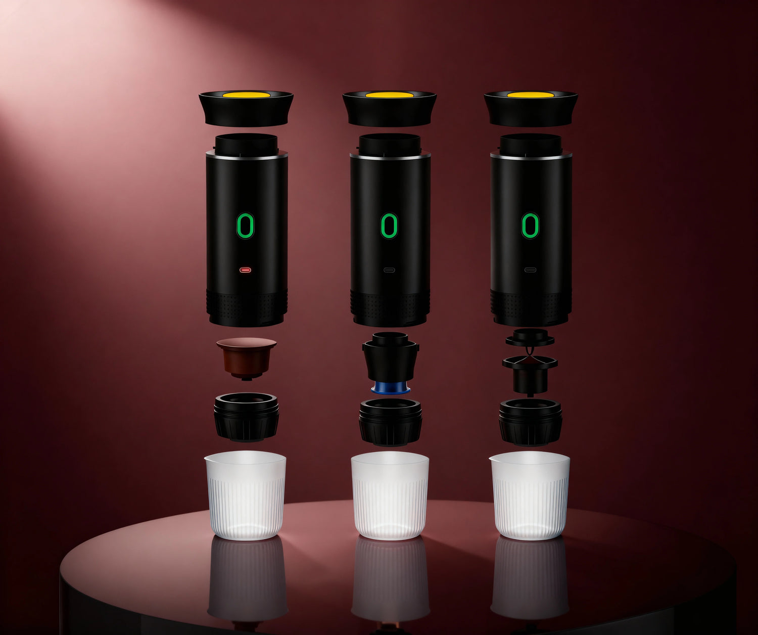 Trois types de café préparés avec une cafetière mobile.